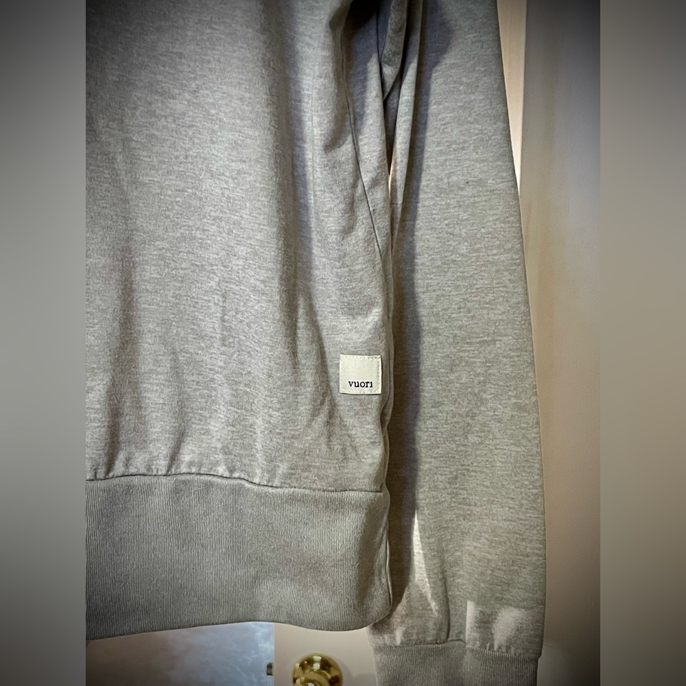 Vuori Gray Long Sleeve Tee
